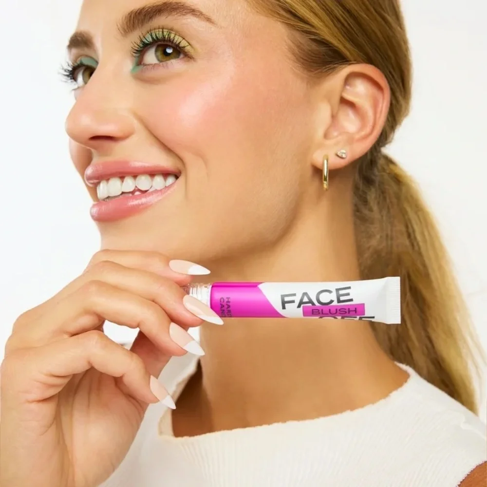 💝NIB Hard Candy Face Blush Off Blurring Blush💝Girl Crush